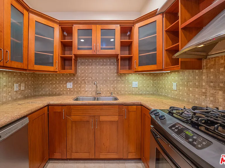 626 E Orange Grove Ave #105 — Photo 2