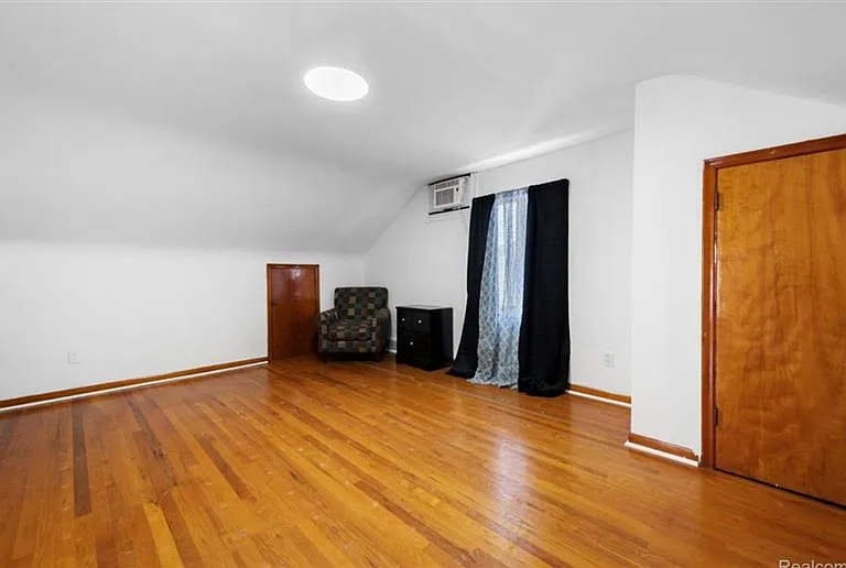 8060 Edward Ave — Photo 15