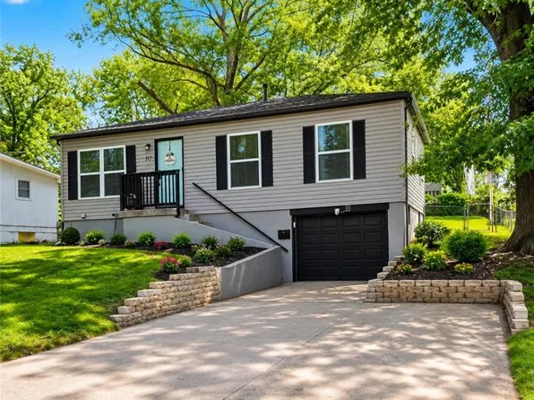 317 N Cochise Dr, Independence, MO 64056