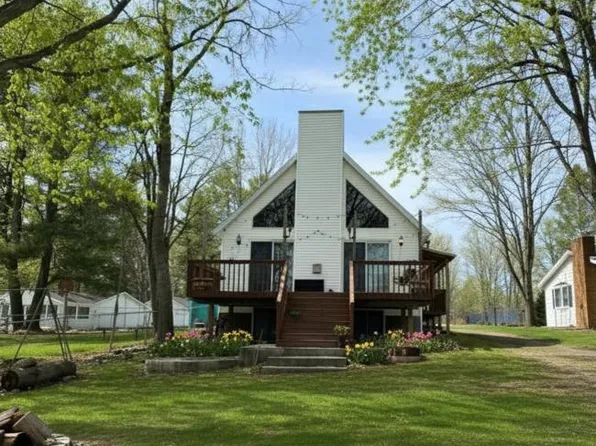 3837 Pine Rd, Beaverton, MI 48612