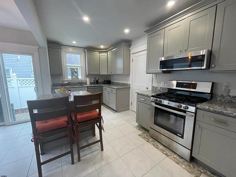 112 N Belmont Ave #WINTER — Photo 10