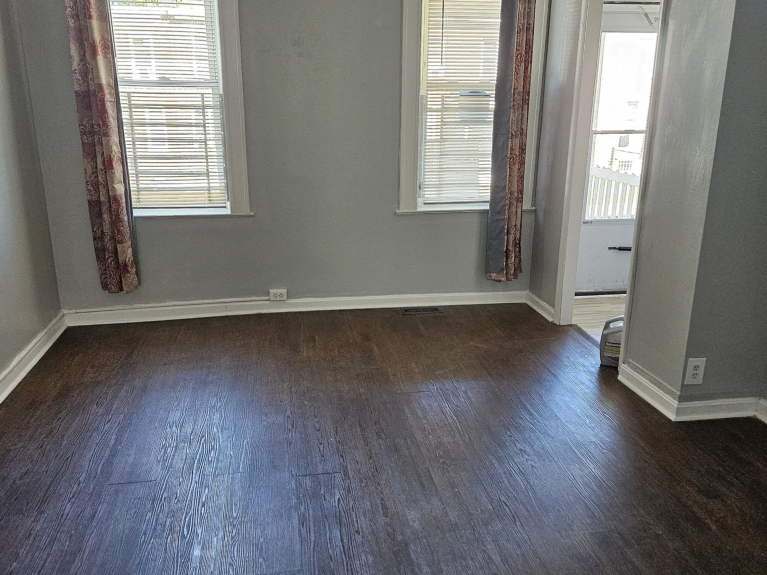3 bed, 896 sqft, $1,500 — Photo 2
