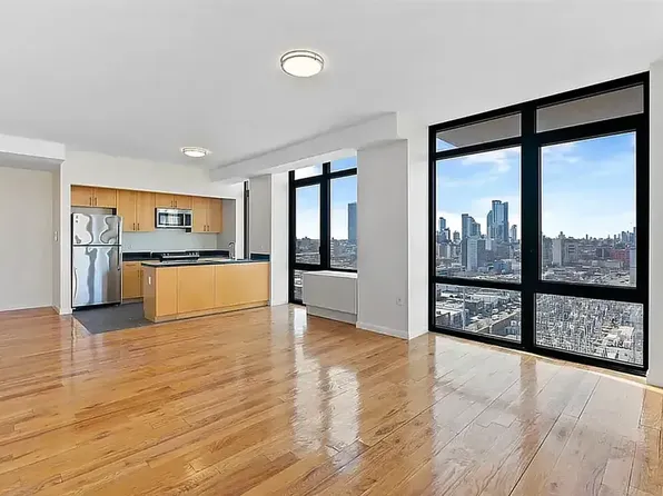 34-46 Vernon Boulevard image 10 of 18