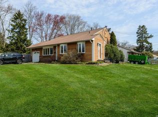 2 Piper St, Northport, NY 11768