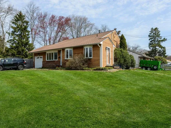 2 Piper Street, Northport, NY 11768