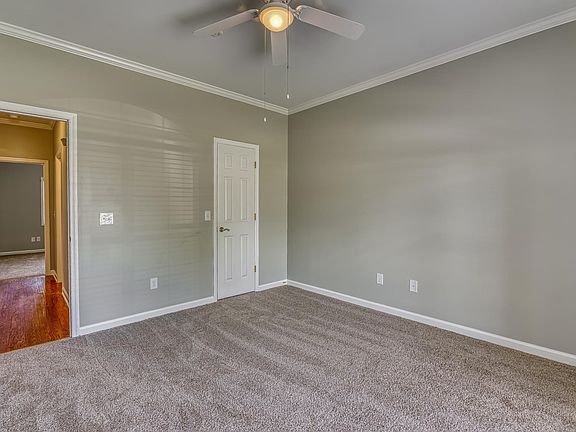 5th image of 218 Woodcrest Dr