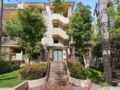 8121 Norton Ave APT 202, West Hollywood, CA, 90046