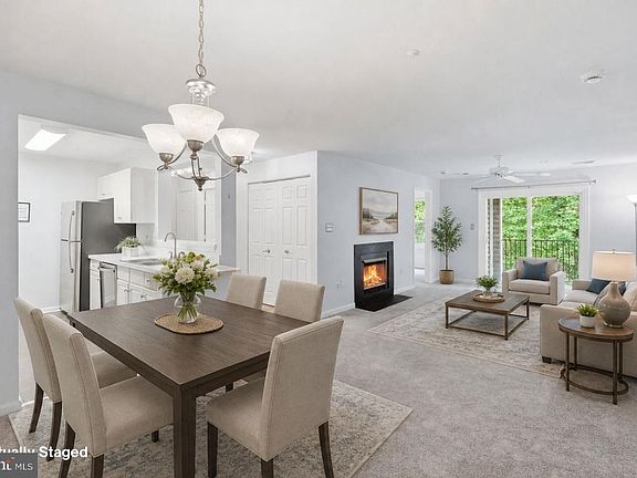 2nd image of 10021 Vanderbilt Cir APT 10