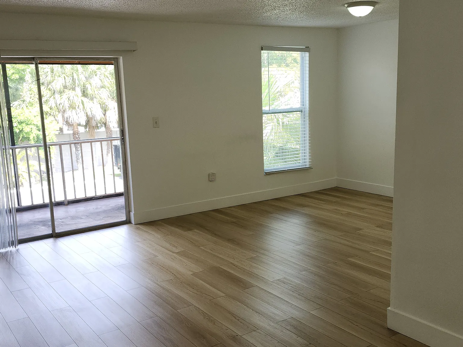 1 bed, 1400 sqft, $1,100 — Photo 2