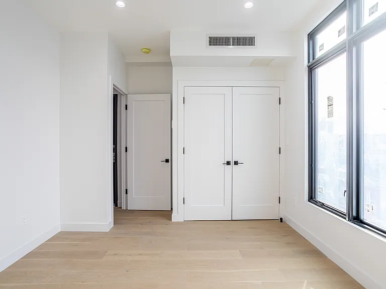 3017 Brighton 8 St #3 — Photo 7