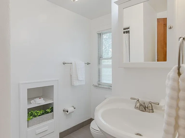 122 W Houstonia Ave — Photo 27