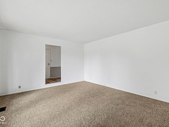 3rd image of 4300 E Maple Manor Pkwy