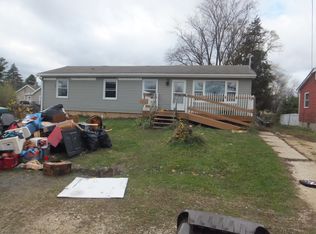 110 N 1st St, Capron, IL 61012