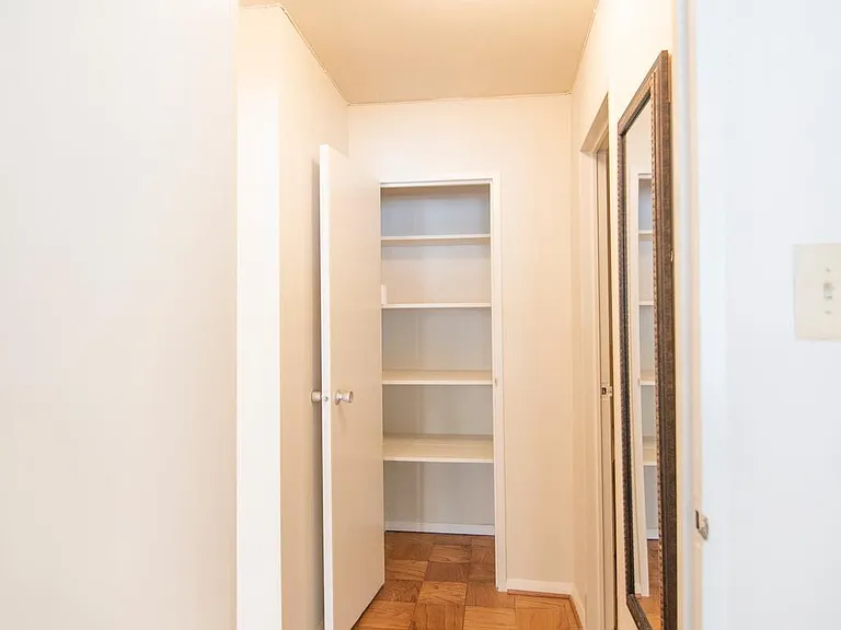 1210 N Taft St #201 — Photo 17
