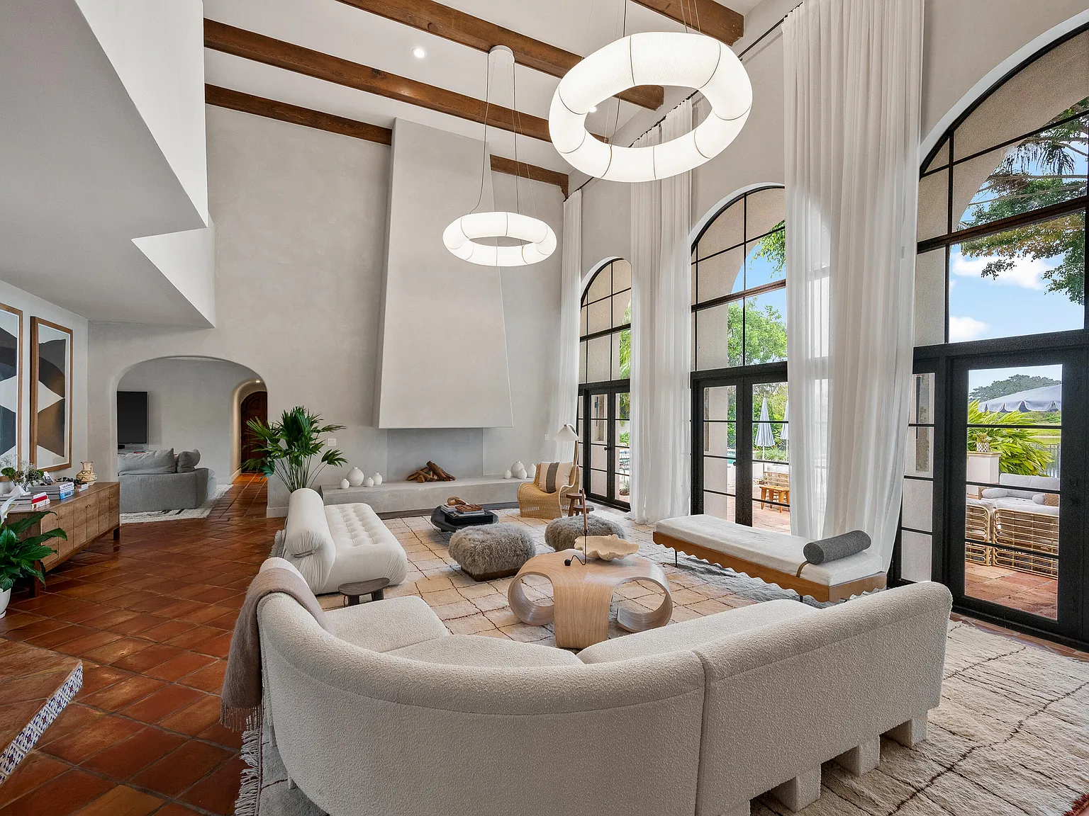 6 bed, 6.5 bath, 5517 sqft, $85,000 — Photo 4