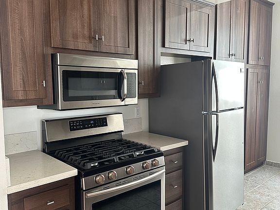 Kitchen with eat-in area