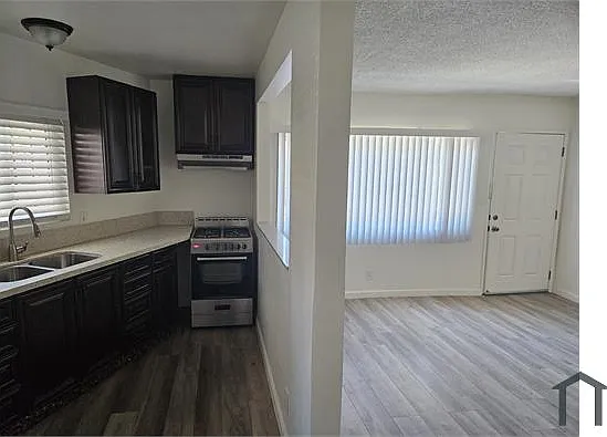 1615 S Dunsmuir Ave #1 — Photo 9