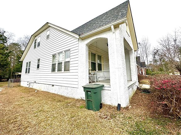 4th image of 1919 Broughton St
