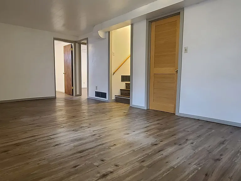 723 Kingsley Dr — Photo 2