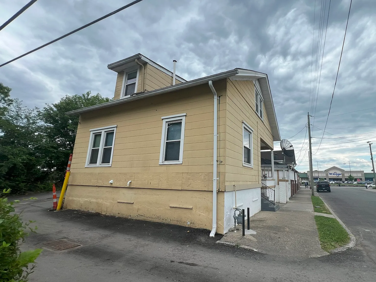 673 South 27th Street - 1 — Photo 4