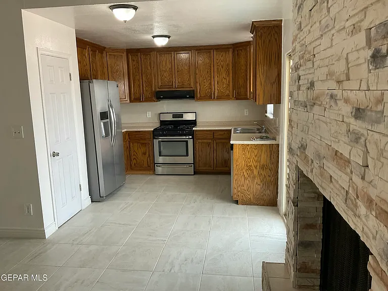 335 Flynn Dr — Photo 11