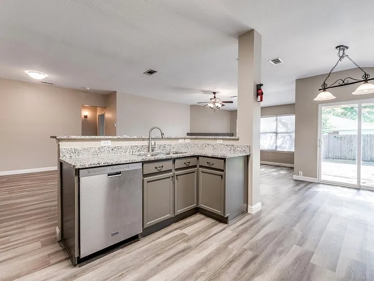 2312 Capeland Dr — Photo 4