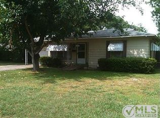 104 W McCoulskey St, Terrell, TX 75160
