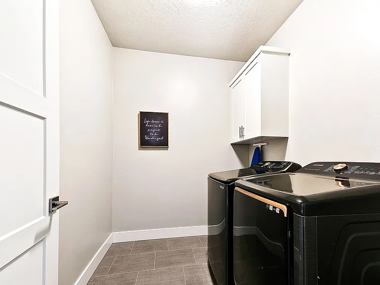 2035 E Oakcrest Dr — Photo 45