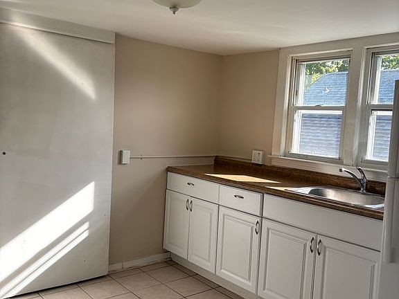 3rd image of 117 Washington St #3
