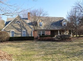 256 Fieldstone Rd, Delafield, WI 53018
