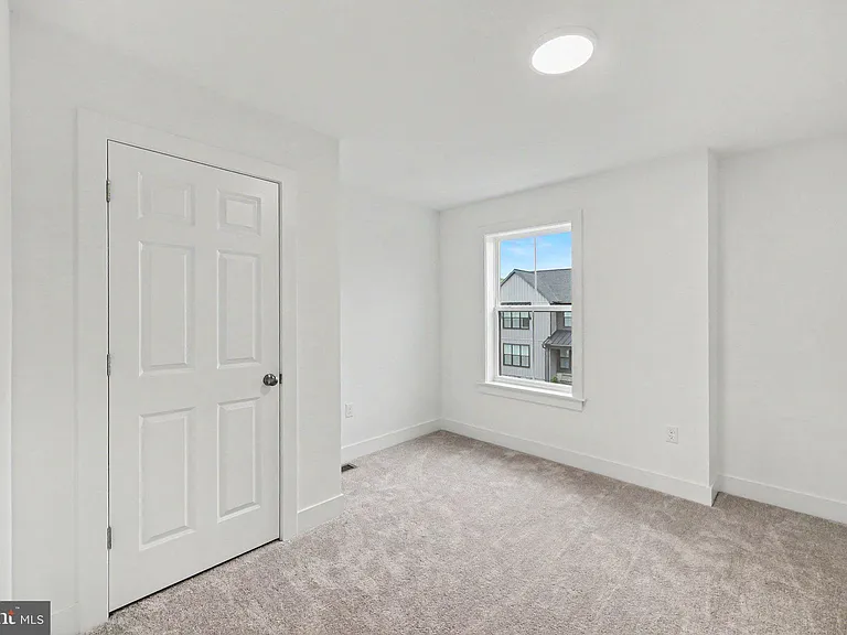 104 Madison Dr — Photo 19