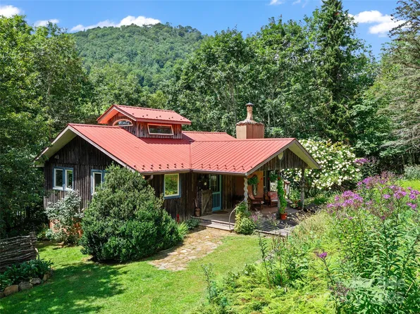 9405 State Highway 261, Bakersville, NC 28705