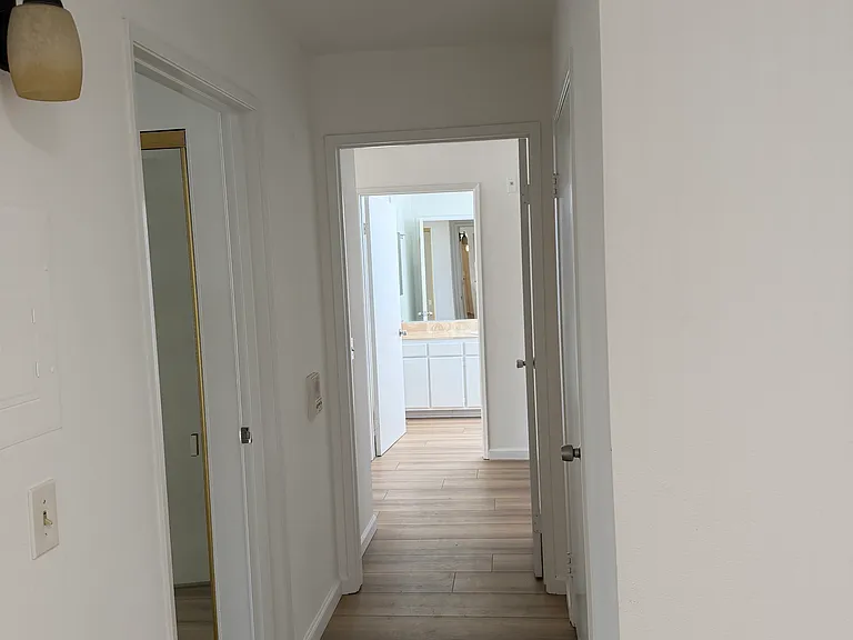 901 S Sherbourne Dr #201 — Photo 5