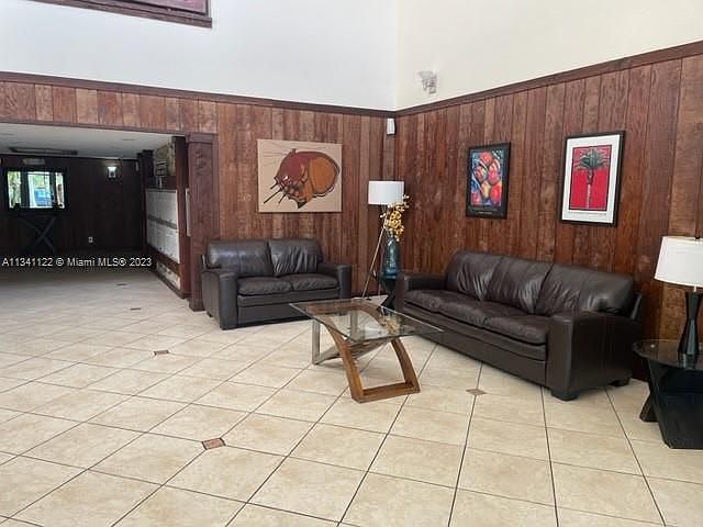 1st image of 240 Lakeview Dr APT 206