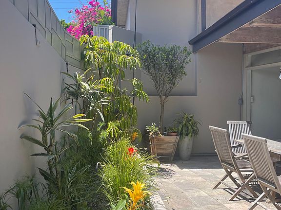 5th image of 609 N Doheny Dr #A