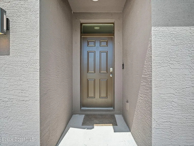 1148 Casey Ave — Photo 4