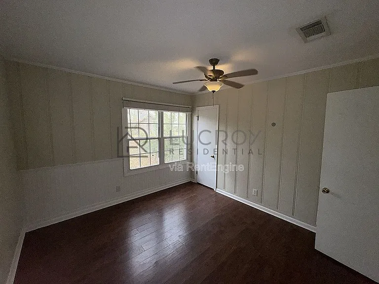 1081 S Church St — Photo 11
