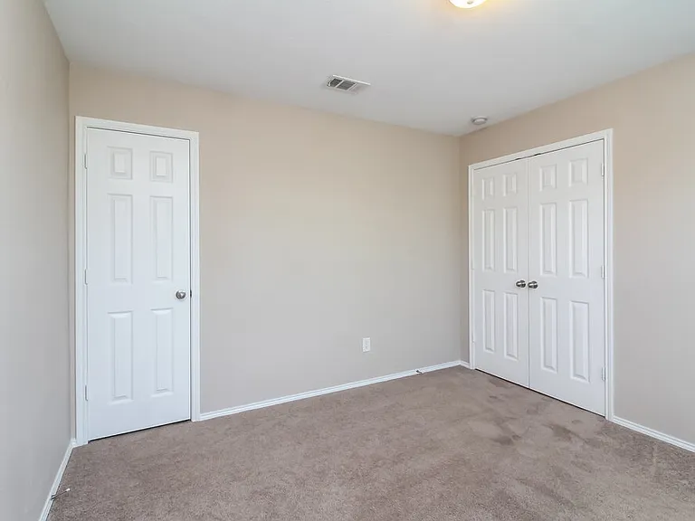 698 Austin Ln — Photo 21