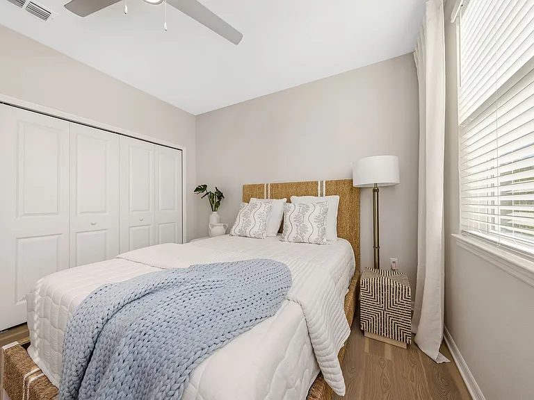 Everest Largo Apartments — Photo 30
