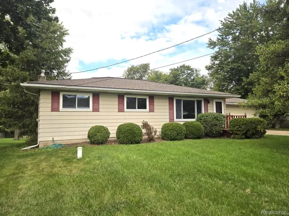 319 Sherman Ct, Ortonville, MI 48462
