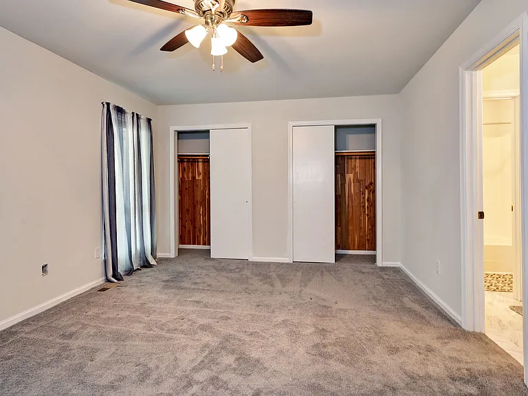 1007 N Green Dr — Photo 14