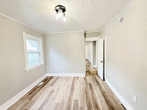 3rd image of 641 Church St
