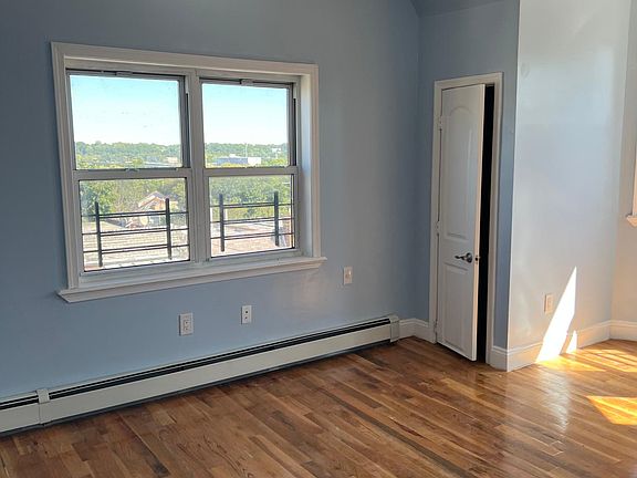 4th image of 3849 Amundson Ave Floor 3