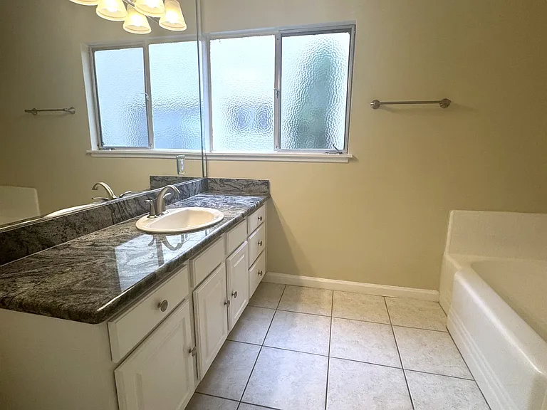 633 Ocean Ave — Photo 10