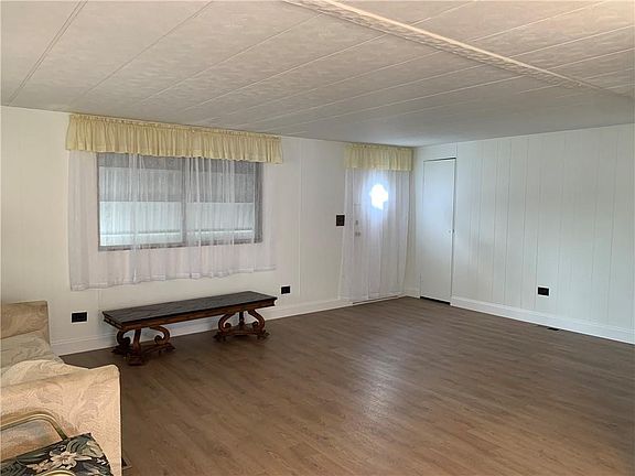 5th image of 2620 SW 54th Place