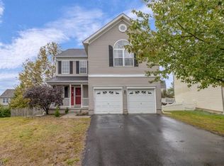 817 Mary Cir, Stewartsville, NJ 08886