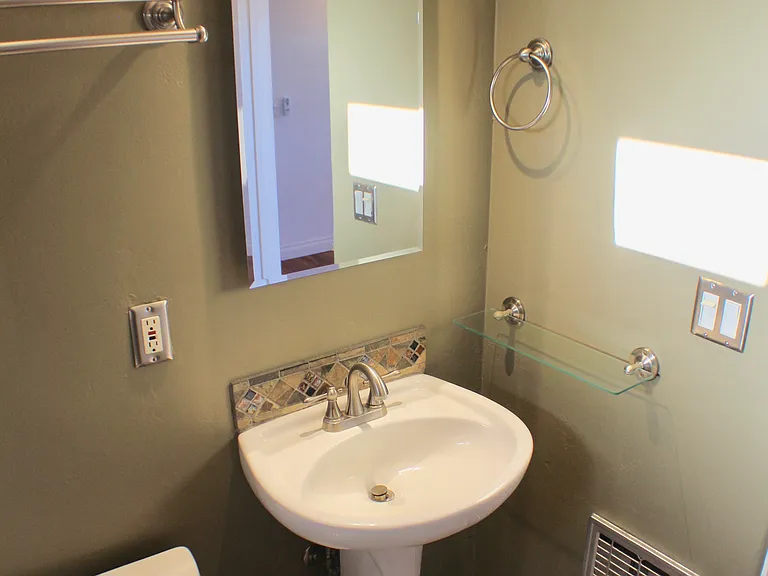 4585 Santa Monica Ave — Photo 10