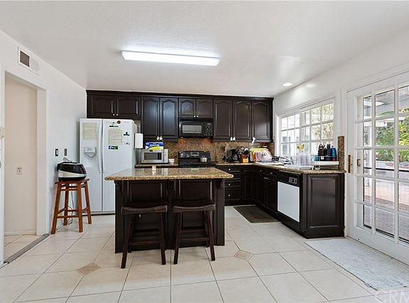 3rd image of 4371 Pioneer St