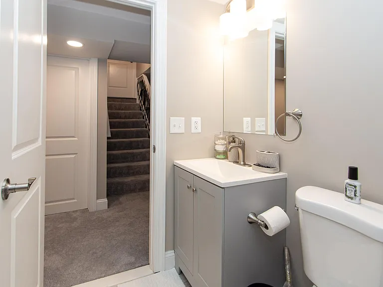 11 Arthur Dr W — Photo 20