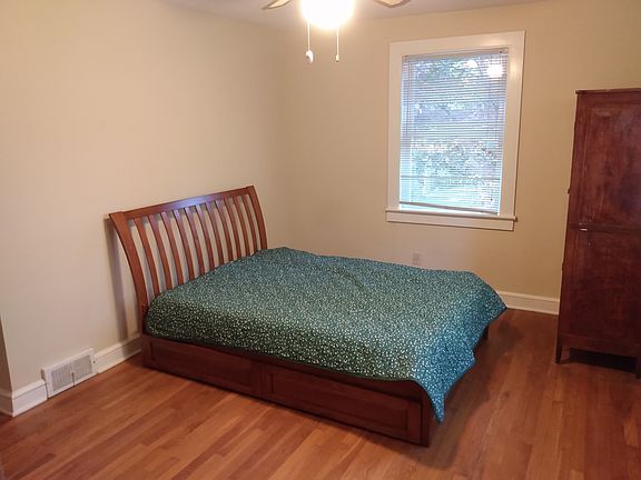 queen for main bedroom